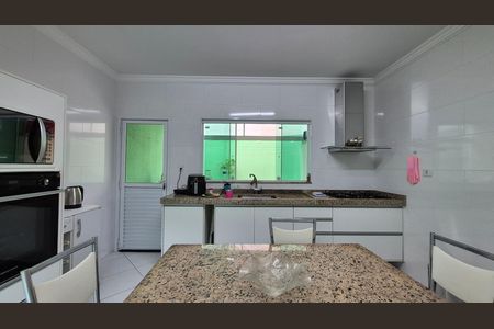 Casa à venda com 151m², 3 quartos e 4 vagas Casa à venda com 151m², 3 quartos e 4 vagasCozinha