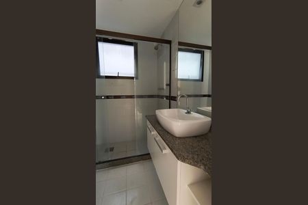 Apartamento à venda com 180m², 3 quartos e 2 vagas Apartamento à venda com 180m², 3 quartos e 2 vagasBanheiro da Suíte