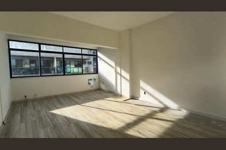Apartamento à venda com 180m², 3 quartos e 2 vagas Apartamento à venda com 180m², 3 quartos e 2 vagasSuíte