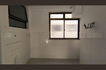 Apartamento à venda com 180m², 3 quartos e 2 vagas Apartamento à venda com 180m², 3 quartos e 2 vagasCozinha e Área de Serviço