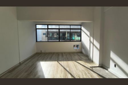 Apartamento à venda com 180m², 3 quartos e 2 vagas Apartamento à venda com 180m², 3 quartos e 2 vagasSuíte