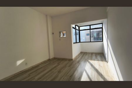 Apartamento à venda com 180m², 3 quartos e 2 vagas Apartamento à venda com 180m², 3 quartos e 2 vagasQuarto 1
