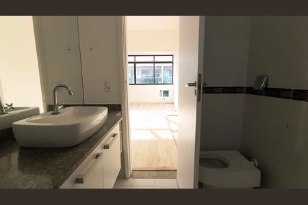 Apartamento à venda com 180m², 3 quartos e 2 vagas Apartamento à venda com 180m², 3 quartos e 2 vagasBanheiro da Suíte