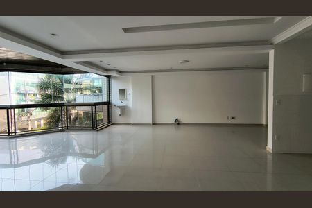 Apartamento à venda com 180m², 3 quartos e 2 vagas Apartamento à venda com 180m², 3 quartos e 2 vagasSala