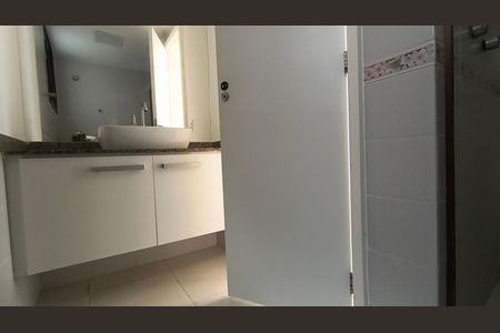 Apartamento à venda com 180m², 3 quartos e 2 vagas Apartamento à venda com 180m², 3 quartos e 2 vagasBanheiro Social