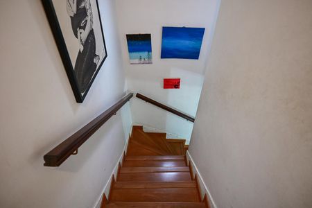 Casa de condomínio à venda com 100m², 3 quartos e 1 vagaEscada