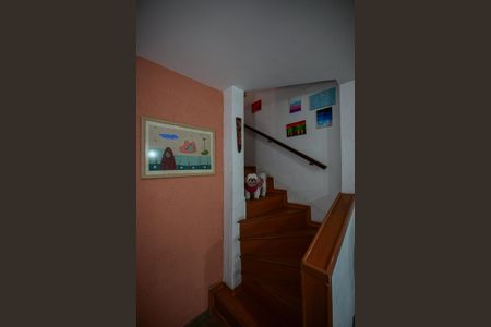 Casa de condomínio à venda com 100m², 3 quartos e 1 vagaEscada