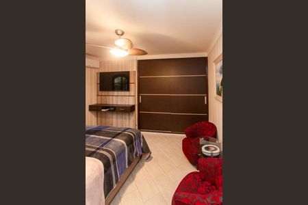 Casa à venda com 326m², 2 quartos e 6 vagasSuíte 2