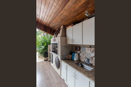Casa à venda com 326m², 2 quartos e 6 vagasPiscina e Churrasqueira