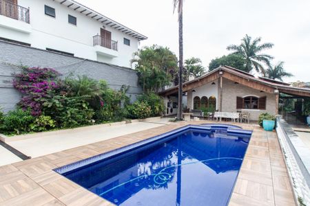 Casa à venda com 326m², 2 quartos e 6 vagasPiscina e Churrasqueira