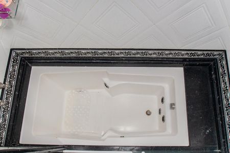 Casa à venda com 326m², 2 quartos e 6 vagasBanheiro da Suíte 2