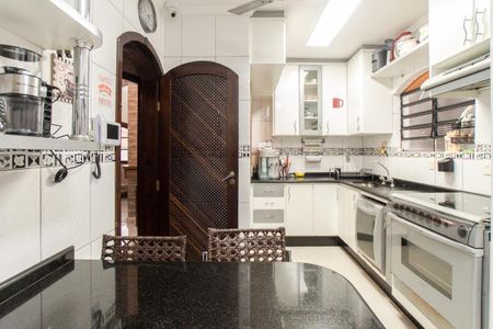 Casa à venda com 326m², 2 quartos e 6 vagasCozinha