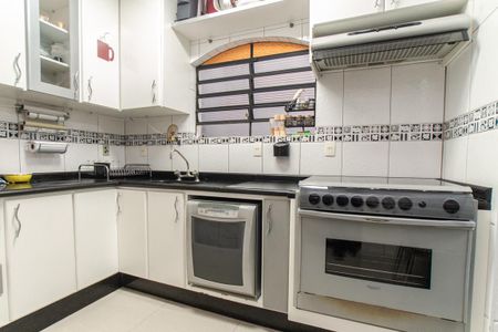 Casa à venda com 326m², 2 quartos e 6 vagasCozinha