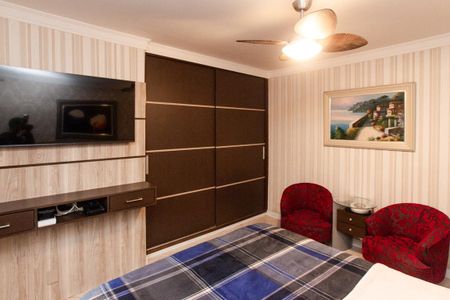 Casa à venda com 326m², 2 quartos e 6 vagasSuíte 2