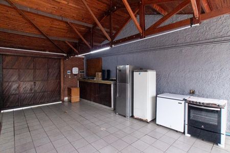 Casa à venda com 326m², 2 quartos e 6 vagasGaragem