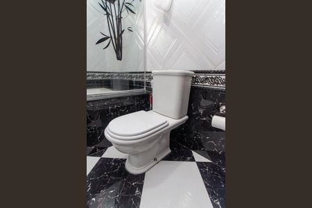 Casa à venda com 326m², 2 quartos e 6 vagasBanheiro da Suíte 2