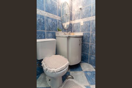 Casa à venda com 326m², 2 quartos e 6 vagasBanheiro da Suíte