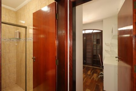 Casa para alugar com 205m², 3 quartos e 3 vagasCorredor do segundo piso