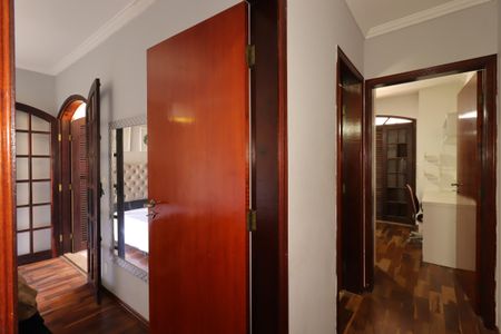 Casa para alugar com 205m², 3 quartos e 3 vagasCorredor do segundo piso