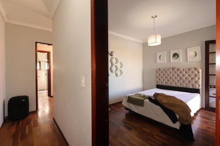 Casa para alugar com 205m², 3 quartos e 3 vagasCorredor do segundo piso