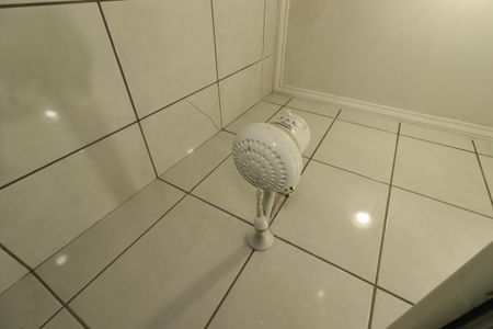 Casa para alugar com 205m², 3 quartos e 3 vagasBanheiro do Escritório - Chuveiro