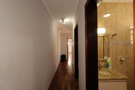 Casa para alugar com 205m², 3 quartos e 3 vagasCorredor do segundo piso