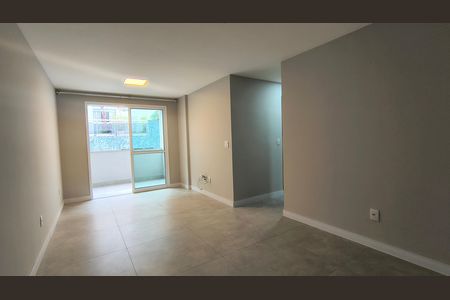 Sala de apartamento para alugar com 3 quartos, 82m² em Recreio dos Bandeirantes, Rio de Janeiro