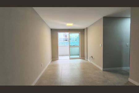 Sala de apartamento para alugar com 3 quartos, 82m² em Recreio dos Bandeirantes, Rio de Janeiro