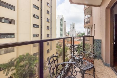 Apartamento à venda com 128m², 3 quartos e 2 vagas Apartamento à venda com 128m², 3 quartos e 2 vagasVaranda