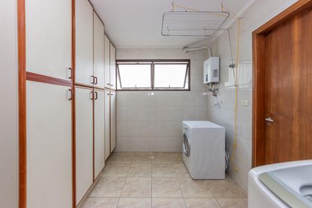 Apartamento à venda com 128m², 3 quartos e 2 vagas Apartamento à venda com 128m², 3 quartos e 2 vagasÁrea de serviço