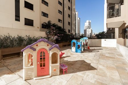 Apartamento à venda com 128m², 3 quartos e 2 vagas Apartamento à venda com 128m², 3 quartos e 2 vagasÁrea externa