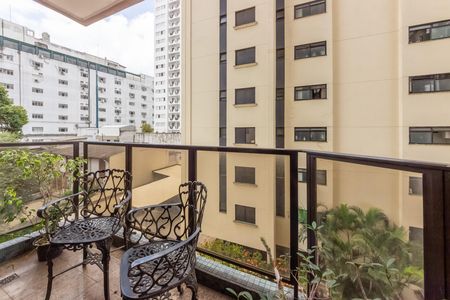 Apartamento à venda com 128m², 3 quartos e 2 vagas Apartamento à venda com 128m², 3 quartos e 2 vagasVaranda