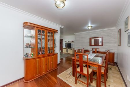 Apartamento à venda com 128m², 3 quartos e 2 vagas Apartamento à venda com 128m², 3 quartos e 2 vagasSala