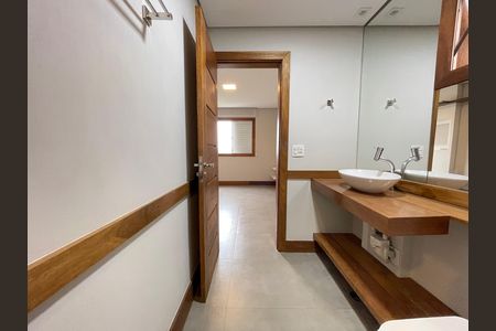 Apartamento à venda com 200m², 2 quartos e 3 vagas Apartamento à venda com 200m², 2 quartos e 3 vagasBanheiro da Suíte 1