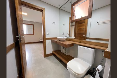 Apartamento à venda com 200m², 2 quartos e 3 vagas Apartamento à venda com 200m², 2 quartos e 3 vagasBanheiro da Suíte 1