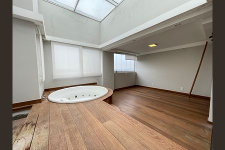 Apartamento à venda com 200m², 2 quartos e 3 vagas Apartamento à venda com 200m², 2 quartos e 3 vagasCobertura - Jacuzzi