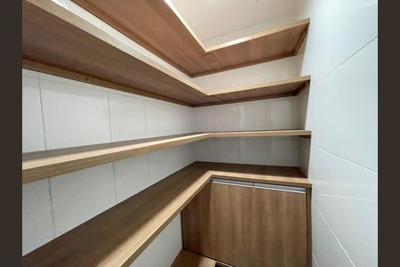 Apartamento à venda com 200m², 2 quartos e 3 vagas Apartamento à venda com 200m², 2 quartos e 3 vagasDespensa