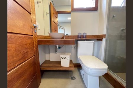 Apartamento à venda com 200m², 2 quartos e 3 vagas Apartamento à venda com 200m², 2 quartos e 3 vagasBanheiro da Suíte 2