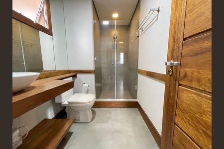 Apartamento à venda com 200m², 2 quartos e 3 vagas Apartamento à venda com 200m², 2 quartos e 3 vagasBanheiro da Suíte 1