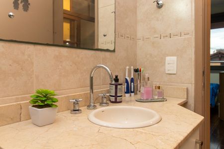 Casa para alugar com 250m², 4 quartos e 4 vagasBanheiro Social