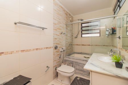 Casa para alugar com 250m², 4 quartos e 4 vagasBanheiro do Quarto 4