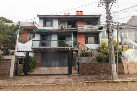 Casa para alugar com 250m², 4 quartos e 4 vagasFachada