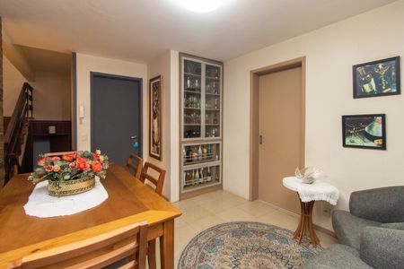 Sala de casa à venda com 4 quartos, 250m² em Medianeira, Porto Alegre