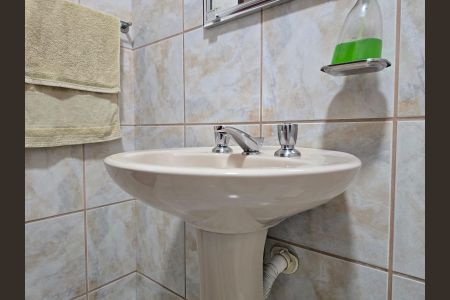 Casa à venda com 226m², 8 quartos e 2 vagasBanheiro Social 01