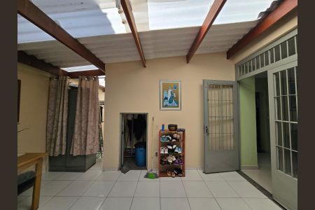 Casa à venda com 226m², 8 quartos e 2 vagasArea externa 