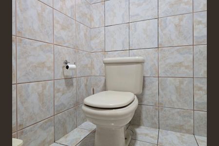 Casa à venda com 226m², 8 quartos e 2 vagasBanheiro Social 01