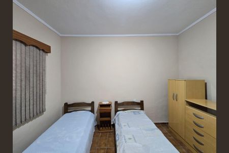 Casa à venda com 226m², 8 quartos e 2 vagasQuarto 01