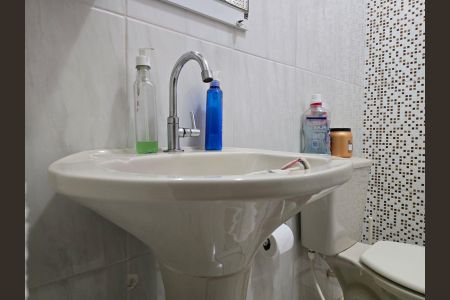Casa à venda com 226m², 8 quartos e 2 vagasBanheiro Social 02