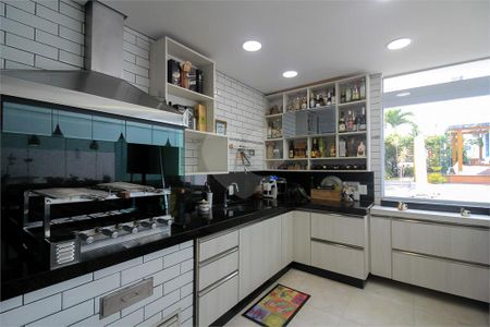 Casa à venda com 4 quartos, 520m² em Vila Albertina, São Paulo