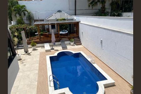 Casa à venda com 520m², 4 quartos e 6 vagas